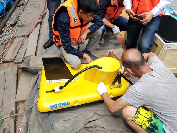 检查、验收浅地层剖面仪.jpg 检查、验收浅地层剖面仪.jpg