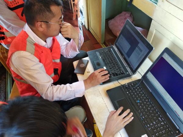 浅地层剖面仪现场处理1.jpg 浅地层剖面仪现场处理1.jpg