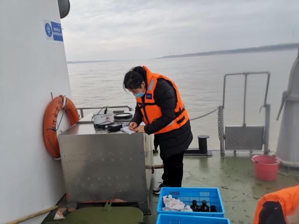 水质取样 (2).jpg 水质取样 (2).jpg