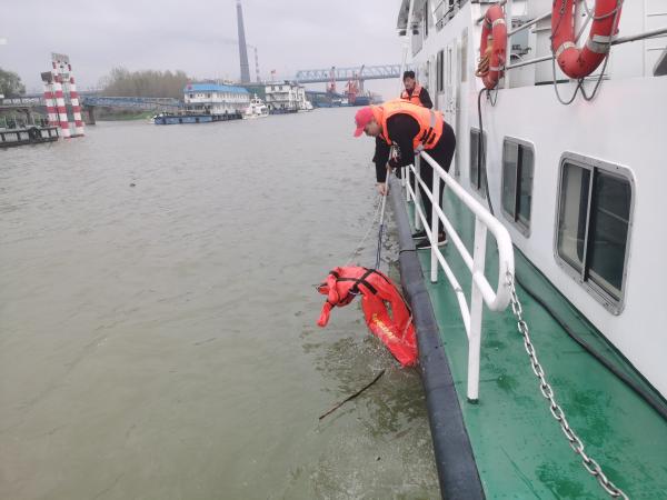 落水救援2.jpg