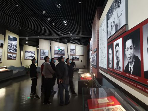 1635126734099017525-original.jpg 参观纪念馆_副本.jpg