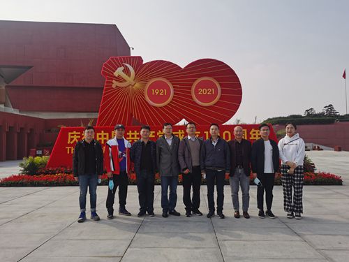 1635126758557035701-original.jpg 支部党员及发展对象等合影_副本.jpg