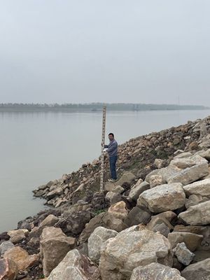 1669366093390078019-original.jpg 站在礁石上_副本.jpg