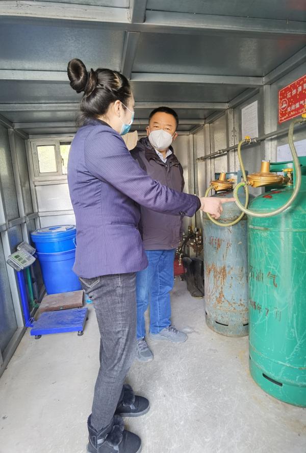 食堂燃气检查.jpg
