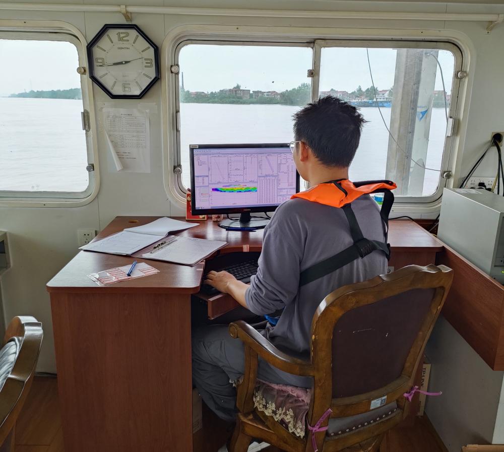 ADCP测流_副本.jpg ADCP测流_副本.jpg