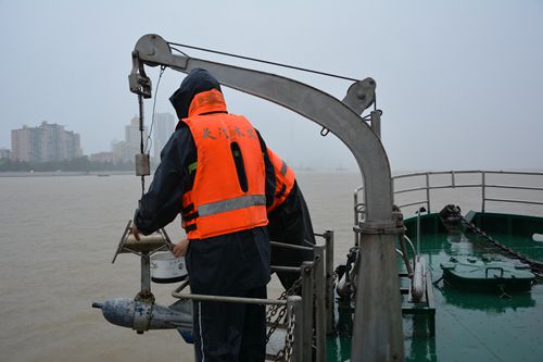 1719906302589027398-original.jpg 悬移质取样_副本.jpg