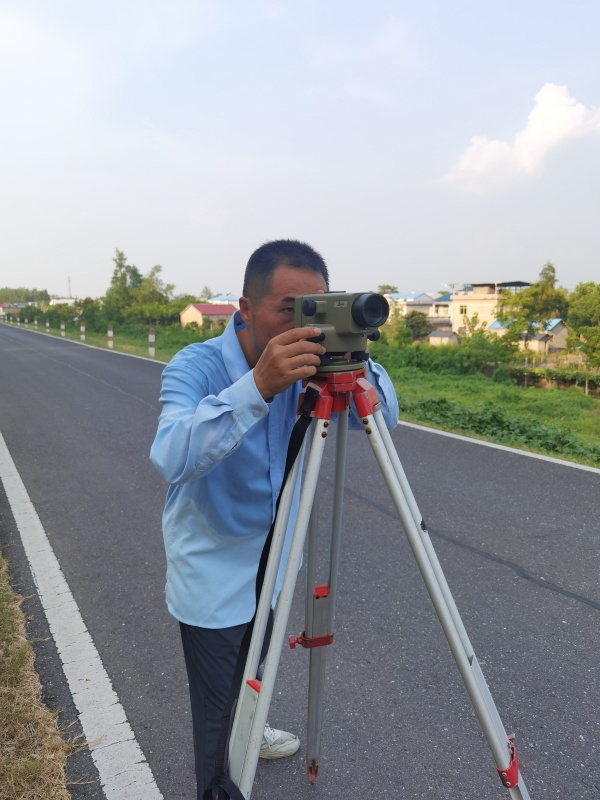 1723688655674056276-original.jpg 胡纲水准仪_副本.jpg